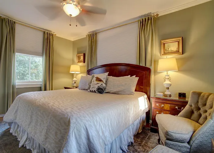 Azalea Inn&Villas