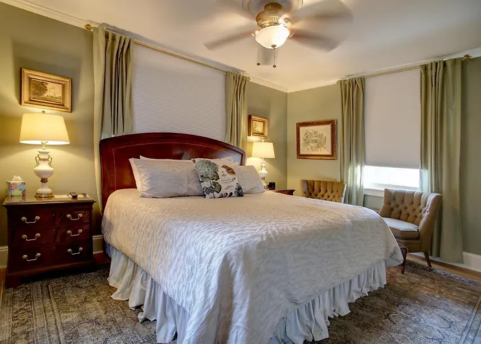 Azalea Inn&Villas