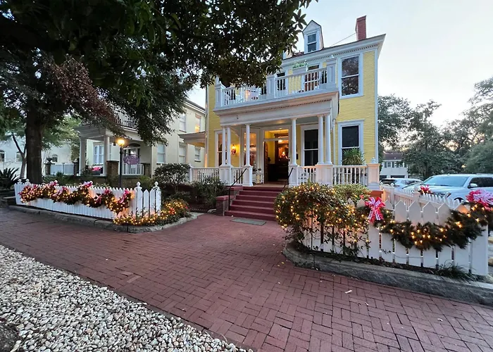 Azalea Inn&Villas