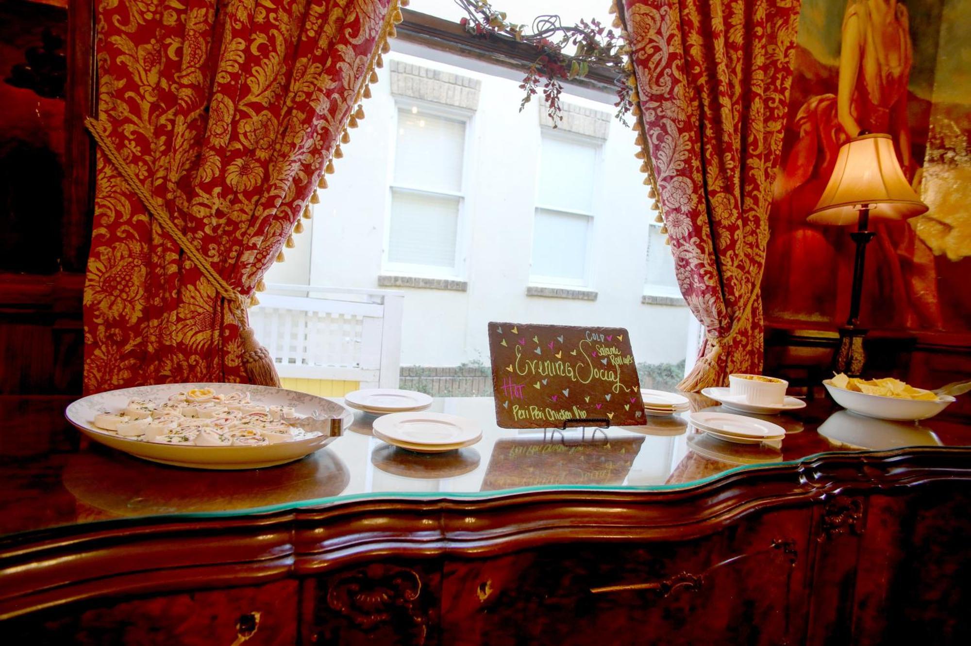 Azalea Inn&villas Bed & Breakfast Savannah