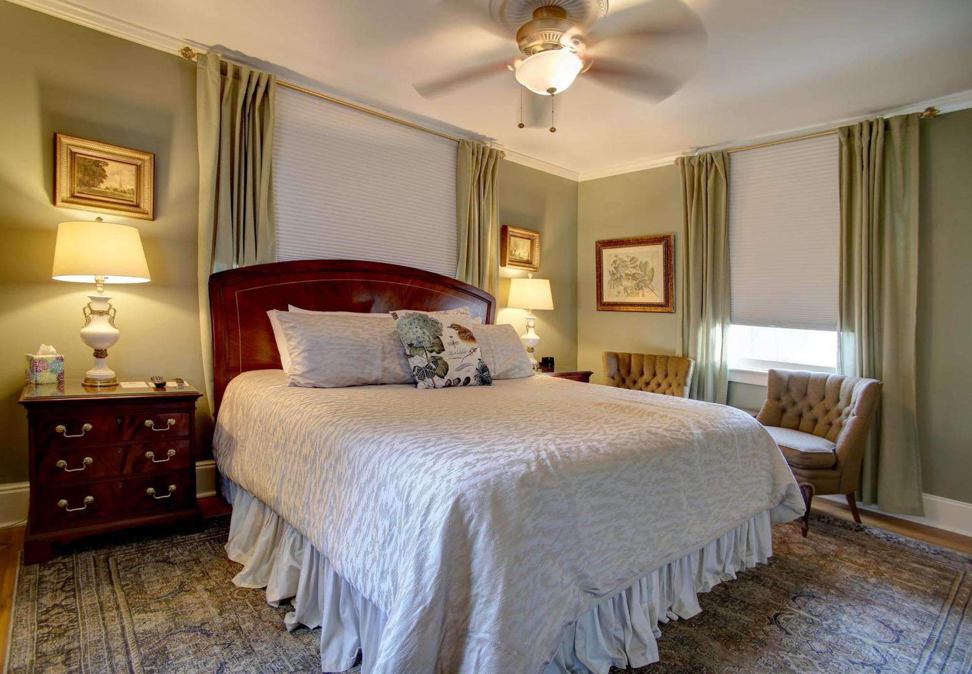 Azalea Inn&villas