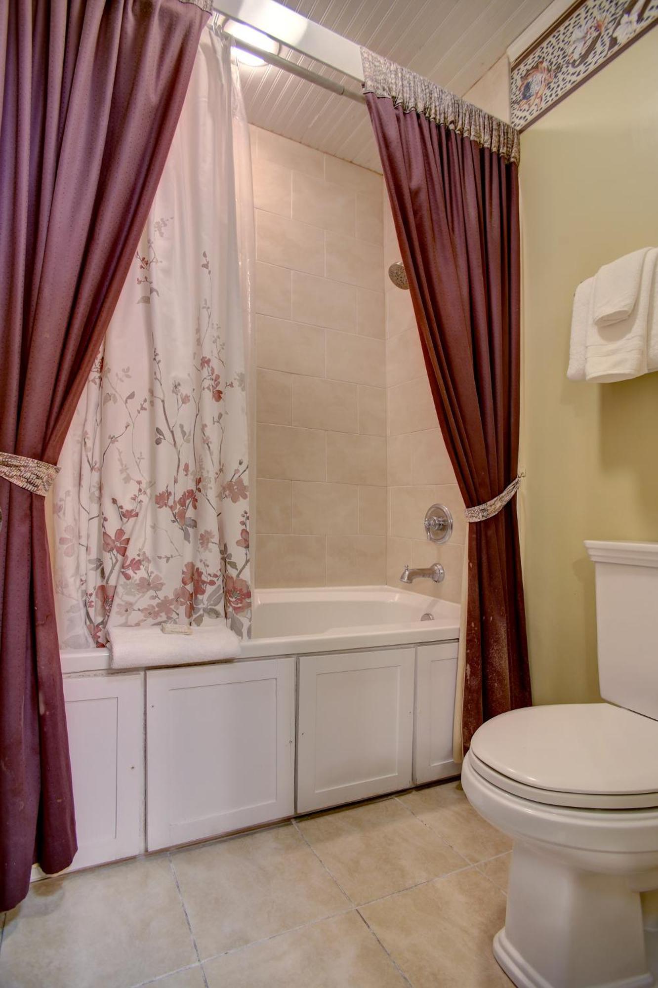 Bed & Breakfast Azalea Inn&villas 5*