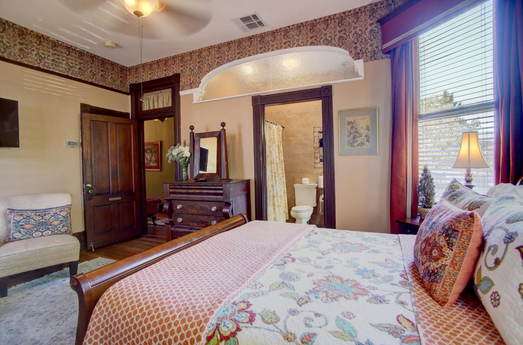 Azalea Inn&villas