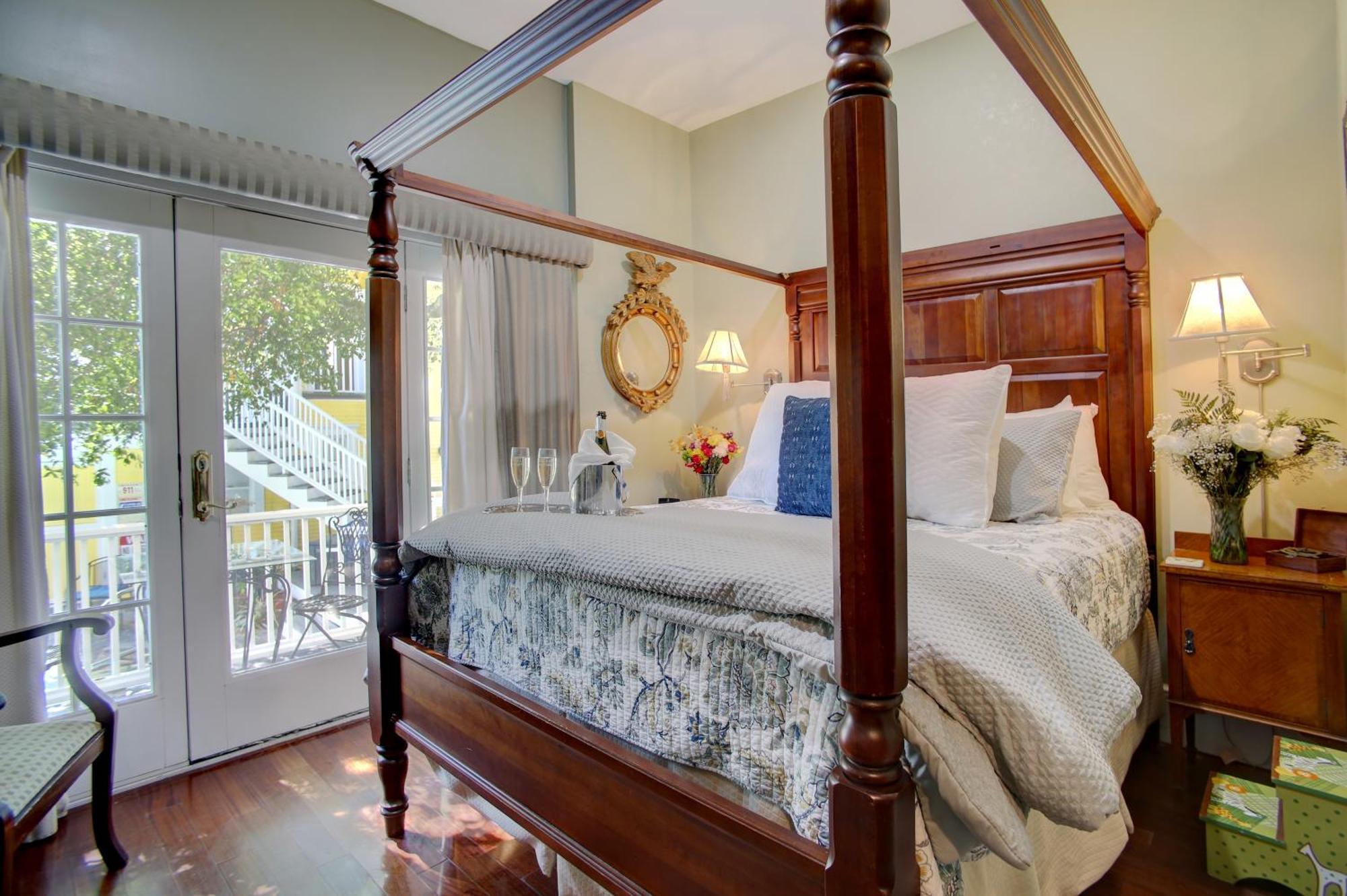 Azalea Inn&villas Bed & Breakfast Savannah