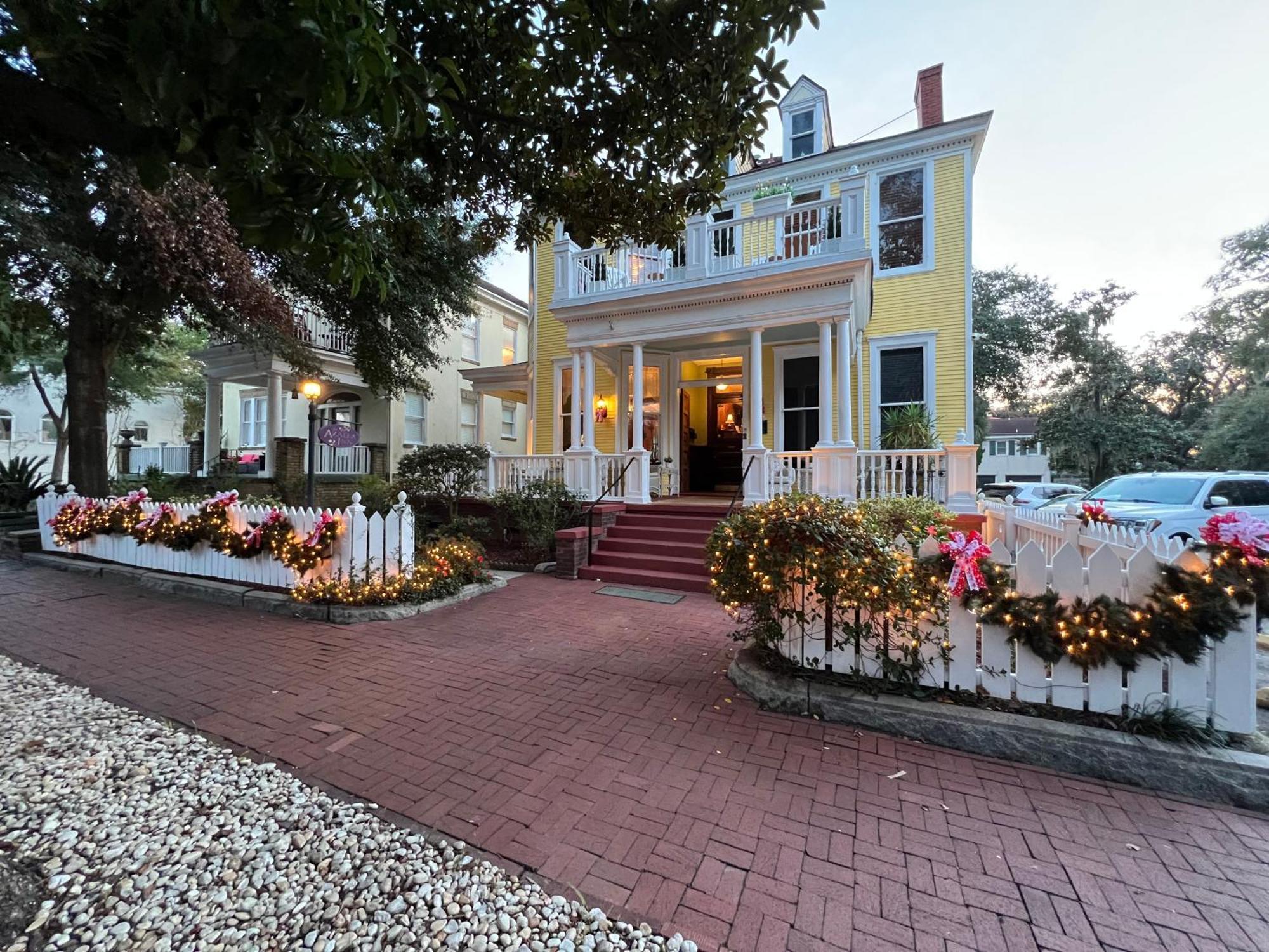 Azalea Inn&villas Savannah