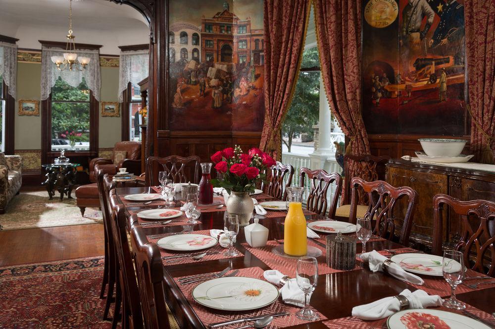 Azalea Inn&villas Bed & Breakfast Savannah
