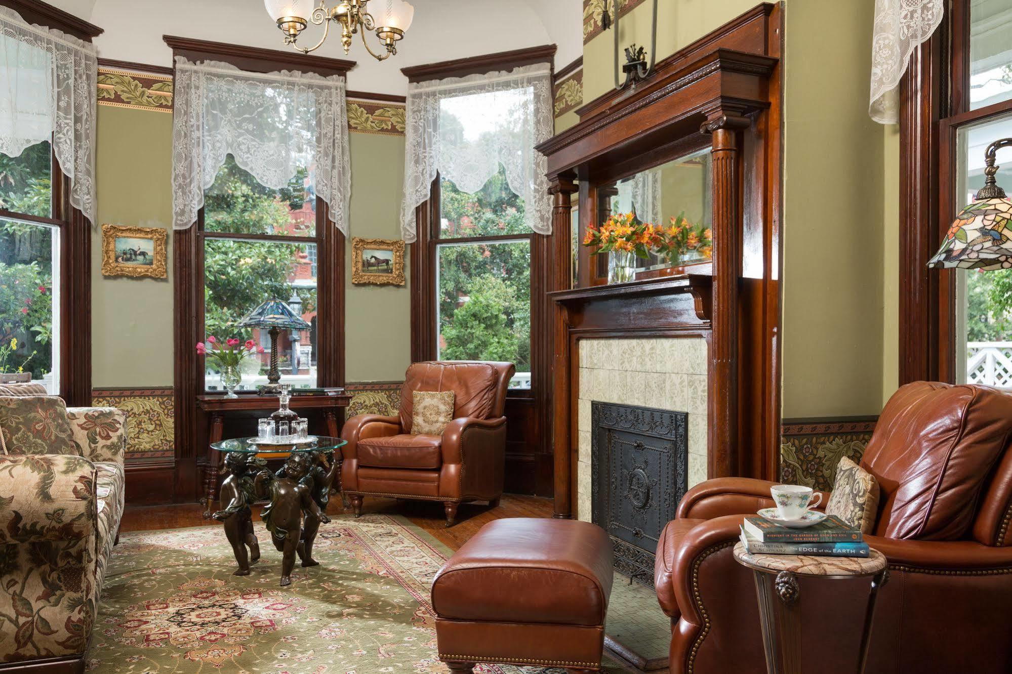 Azalea Inn&villas Bed & Breakfast