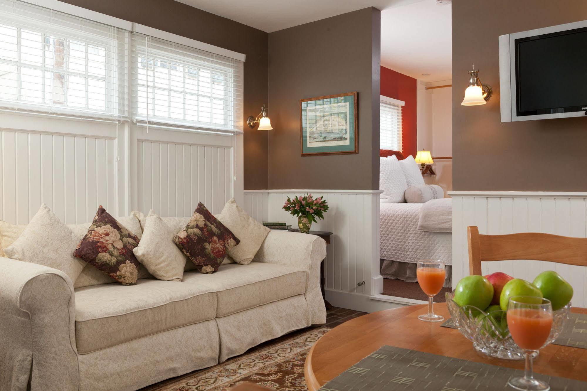 Azalea Inn&villas Bed & Breakfast Savannah